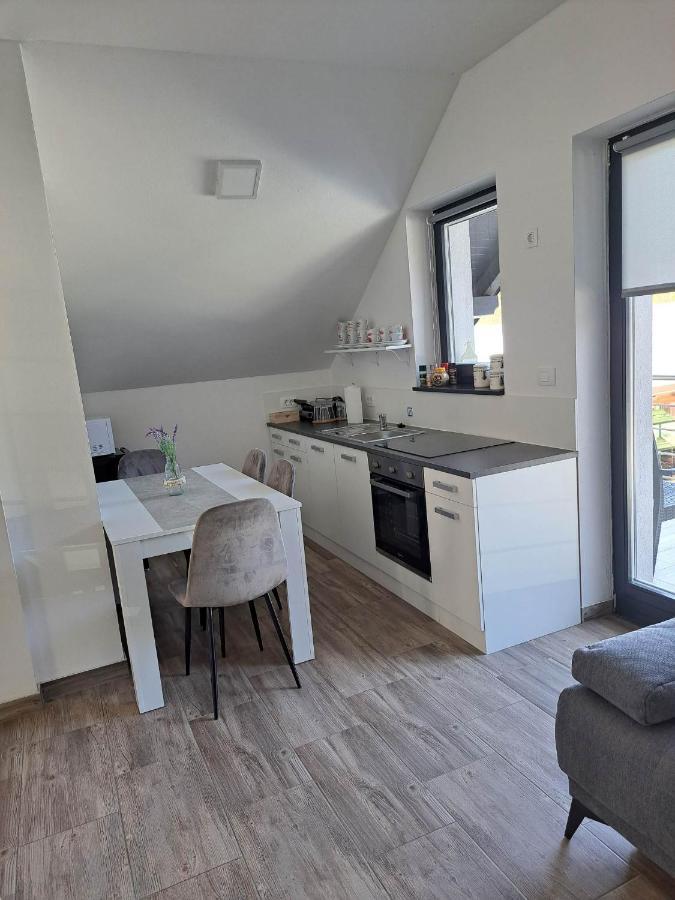 Apartmaji Tisa In Zana Rovte Eksteriør billede